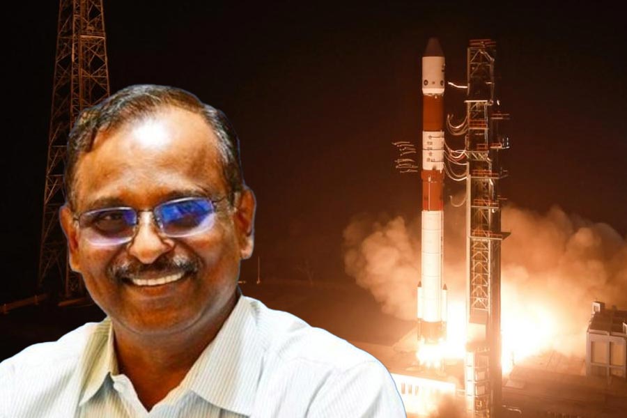 ISRO chairman Narayanan prays at Tirumala temple with his team ahead of landmark 100th launch at Sriharikota