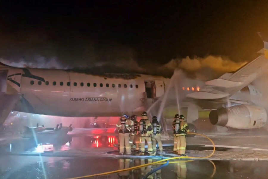 South Korean plane carrying 169 passengers catches fire, but no casualties dgtl