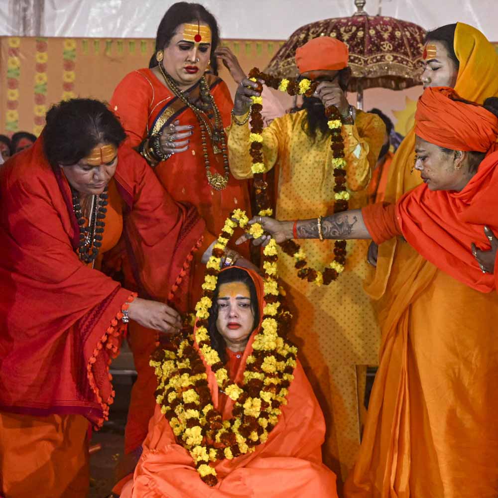 From Mamta Kulkarni to Vinod Khanna, bollywood stars who became monk after leaving film industry 