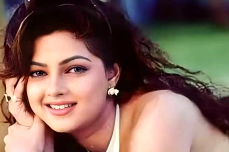 From Mamta Kulkarni to Vinod Khanna, bollywood stars who became monk after leaving film industry 