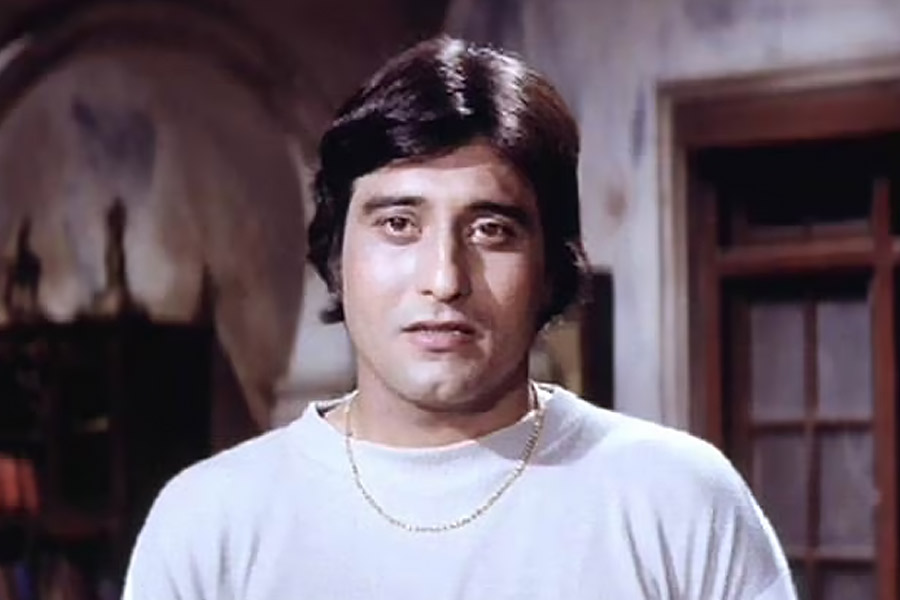 From Mamta Kulkarni to Vinod Khanna, bollywood stars who became monk after leaving film industry 