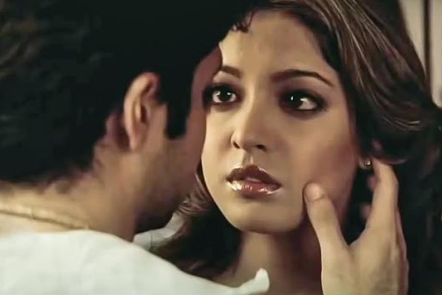 From Mamta Kulkarni to Vinod Khanna, bollywood stars who became monk after leaving film industry 