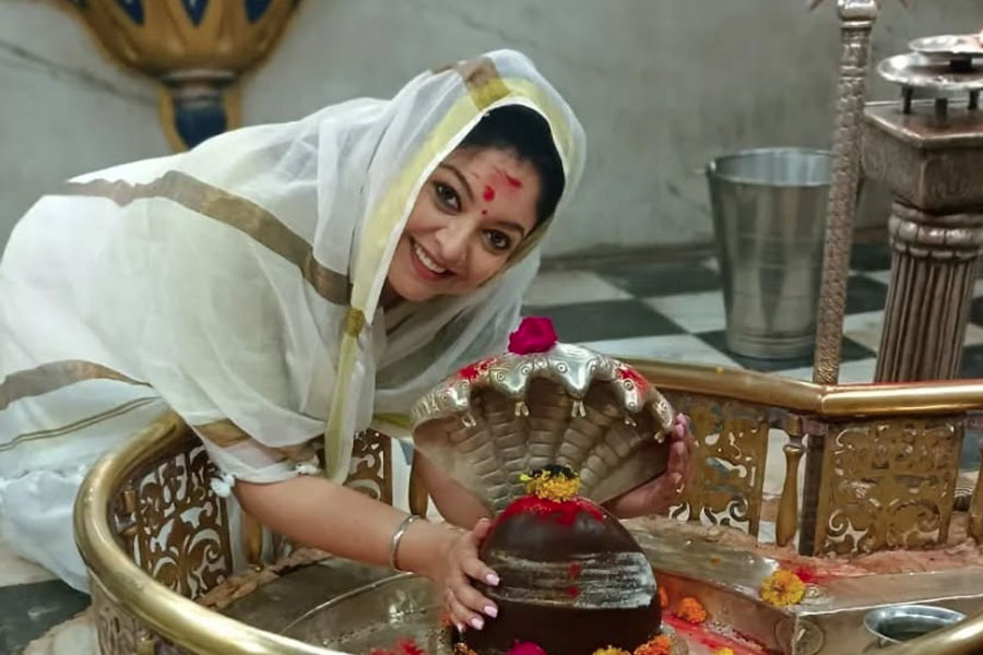 From Mamta Kulkarni to Vinod Khanna, bollywood stars who became monk after leaving film industry 