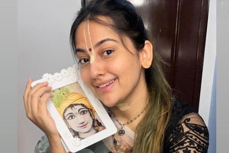 From Mamta Kulkarni to Vinod Khanna, bollywood stars who became monk after leaving film industry 