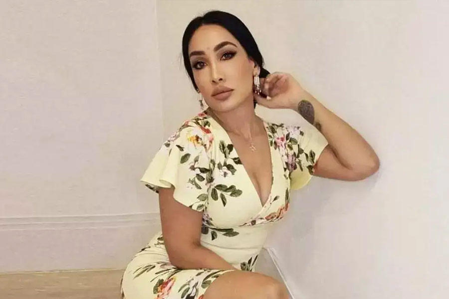 From Mamta Kulkarni to Vinod Khanna, bollywood stars who became monk after leaving film industry 