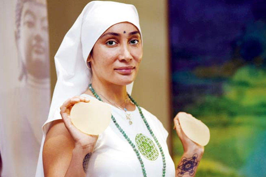 From Mamta Kulkarni to Vinod Khanna, bollywood stars who became monk after leaving film industry 