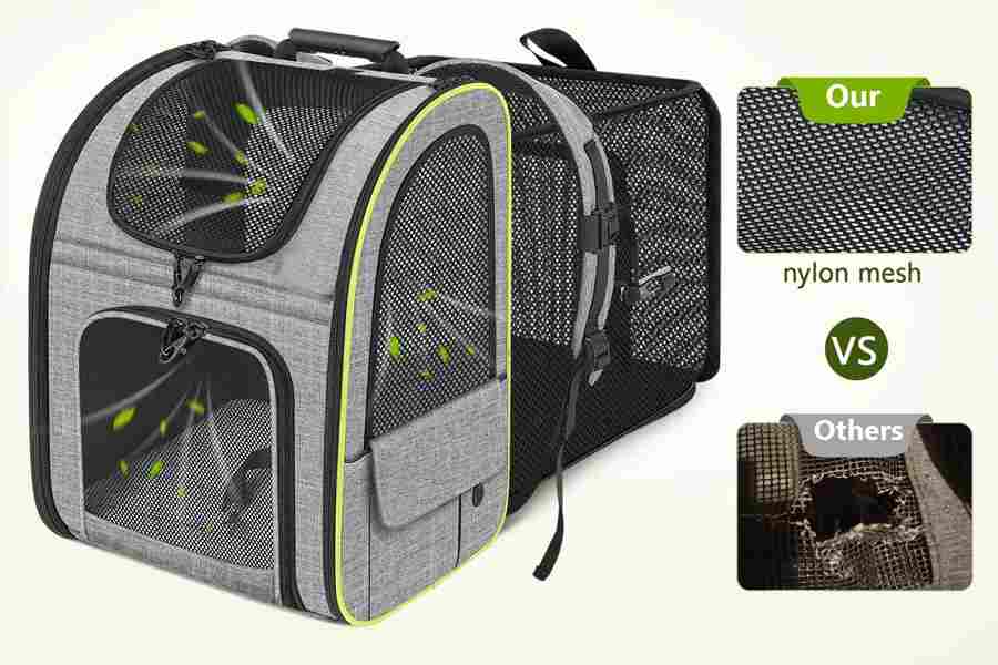 এই ধরনের ব্যাকপ্যাক পিঠে নেওয়া যায় প্রয়োজনে পিছনের অংশ বাড়িয়ে কোথাও রাখাও যায়।