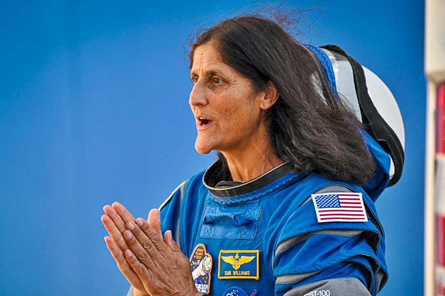 Donald Trump asks SpaceX Elon Musk to go get stranded Sunita Williams says Biden abandoned her dgtl