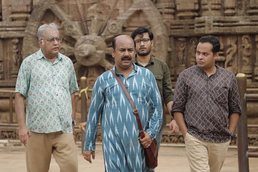 Review of Bengali web series Puro Puri Eken starring Anirban Chakrabarti