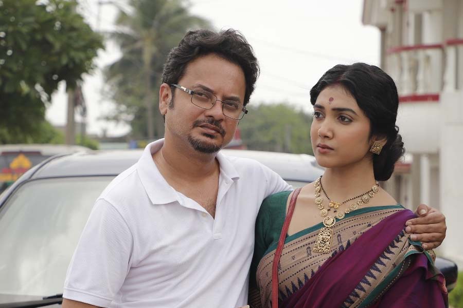 Review of Bengali web series Puro Puri Eken starring Anirban Chakrabarti