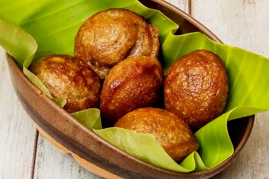 কলা দিয়ে বানিয়ে ফেলতে পারেন আপ্পাম।