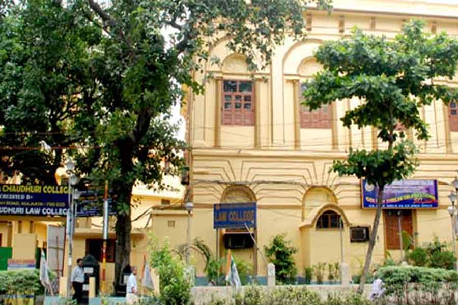 Allegation of preventing Saraswati Puja at Jogesh Chandra Chowdhury Law College