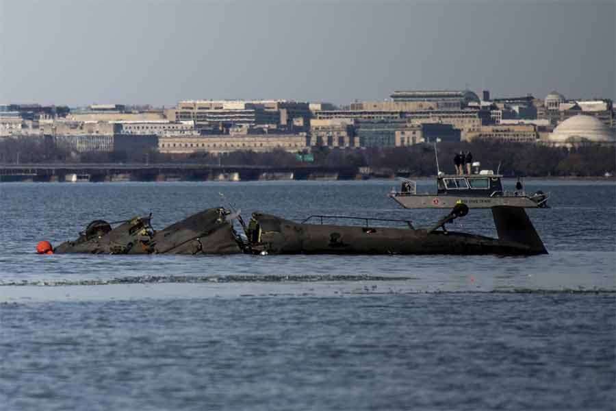 Black boxes of crashed plane recovered from Potomac River in Washington as staff shortage is also under scrutiny dgtl