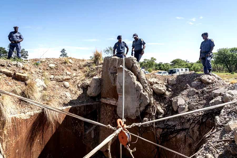 Illegal miners trapped inside abandoned gold mine in South Africa, start cannibalism to survive