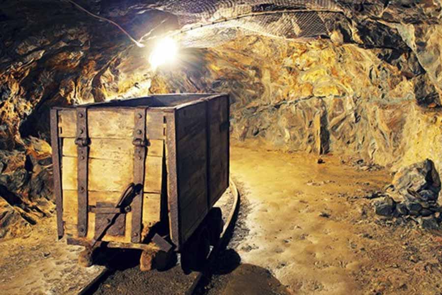 Illegal miners trapped inside abandoned gold mine in South Africa, start cannibalism to survive