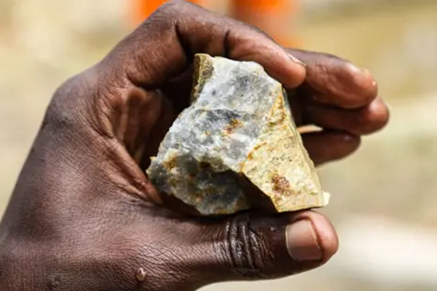 Illegal miners trapped inside abandoned gold mine in South Africa, start cannibalism to survive