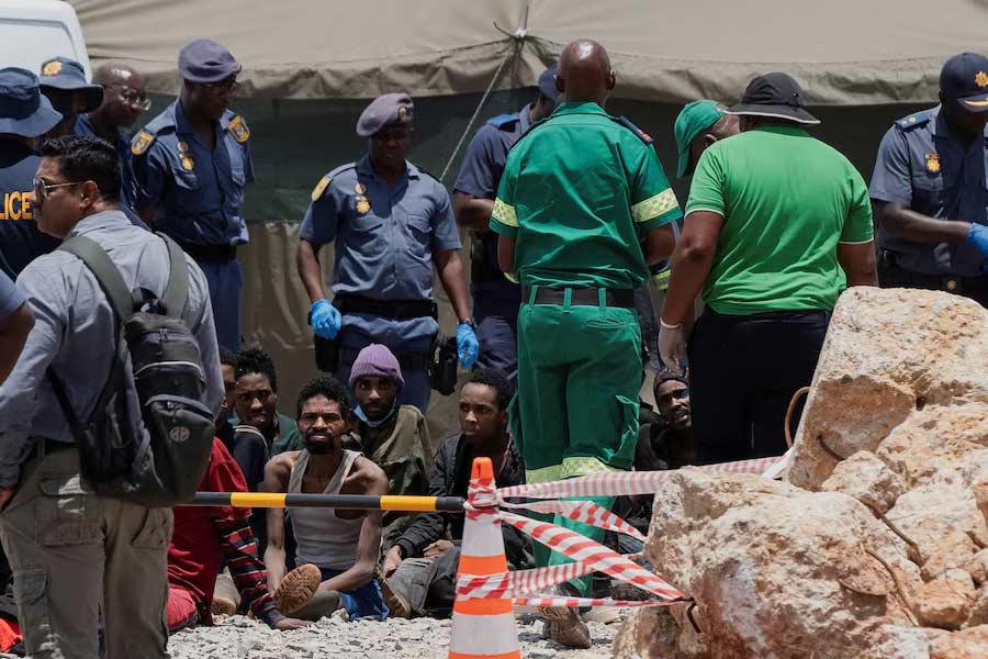 Illegal miners trapped inside abandoned gold mine in South Africa, start cannibalism to survive