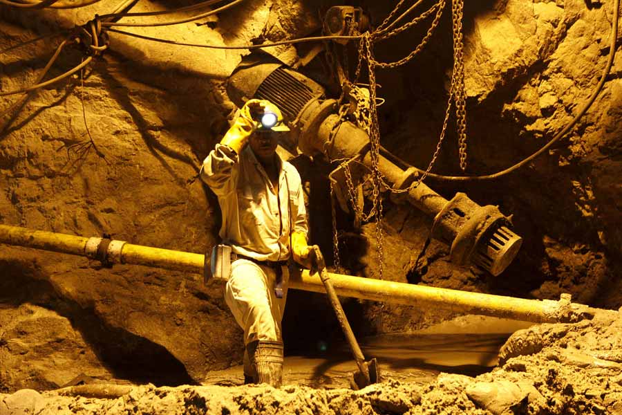 Illegal miners trapped inside abandoned gold mine in South Africa, start cannibalism to survive