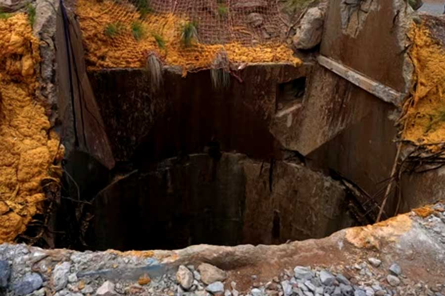 Illegal miners trapped inside abandoned gold mine in South Africa, start cannibalism to survive