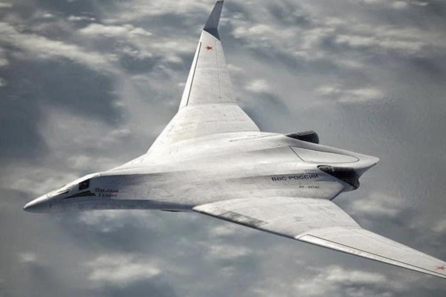 US B 21 Raider vs Russia Pak Da Messenger which stealth bomber is more powerful