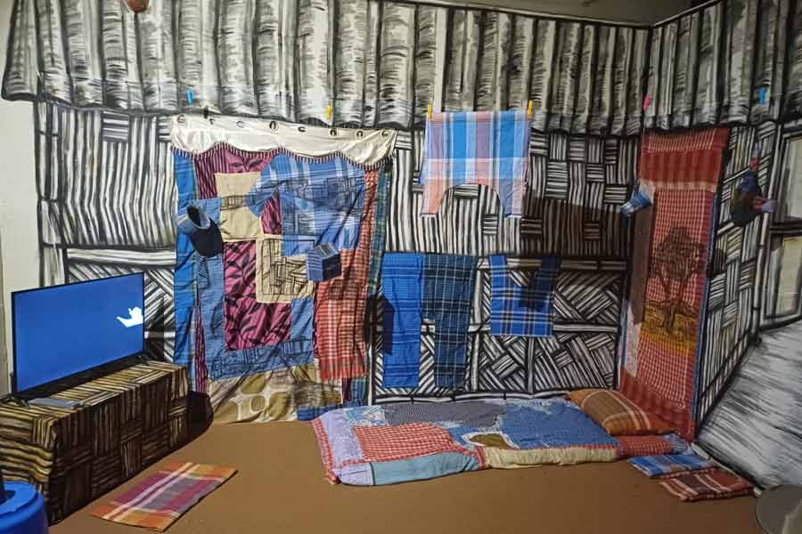 অভিজিৎ দেবনাথের আর্ট ইনস্টলেশন ‘টেম্পোরারি হাউজ়’।