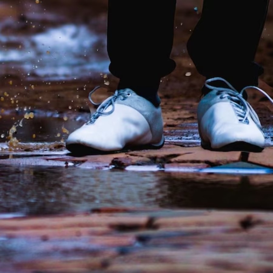 How to clean white shoes after using during monsoon rainy season dgtl