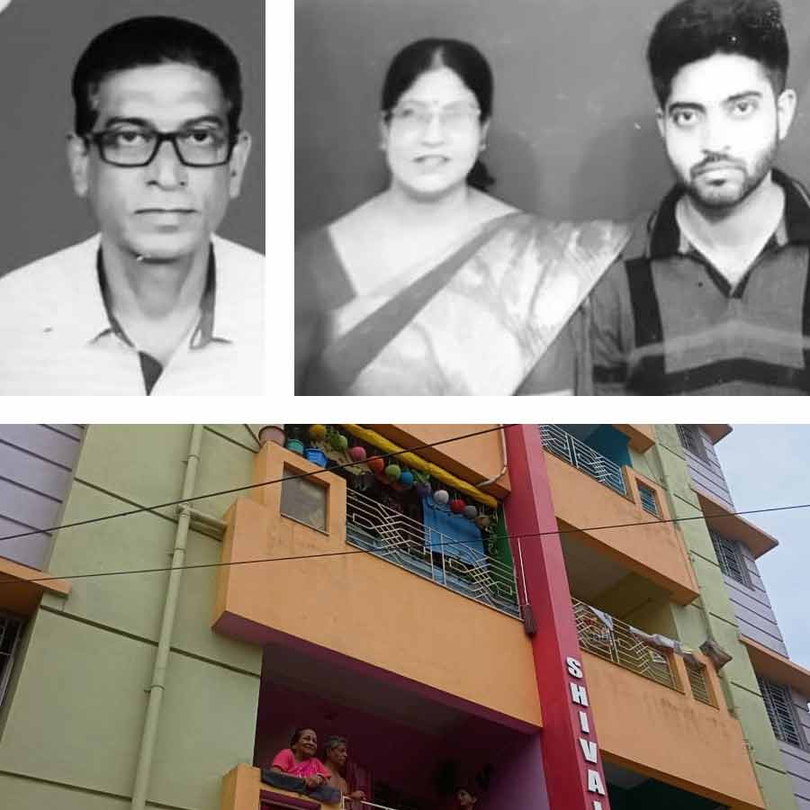 মৃত বাবা-মা এবং ছেলে।