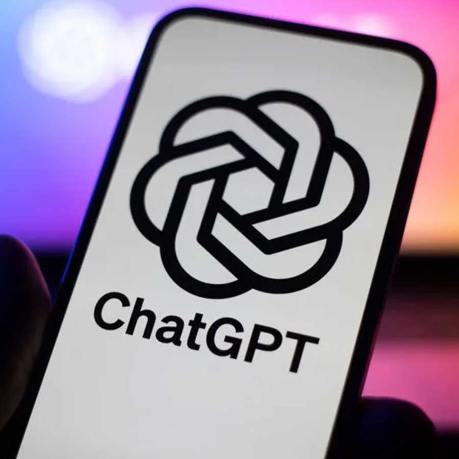 কারও ফোন নম্বর অথবা ব্যাঙ্কের তথ্য জানতে চাইলেও চ্যাটজিপিটি তার উত্তর দেবে না। কারণ, এই প্রশ্নগুলির সঙ্গে ব্যক্তিগত অধিকারের প্রসঙ্গ জড়িত। 