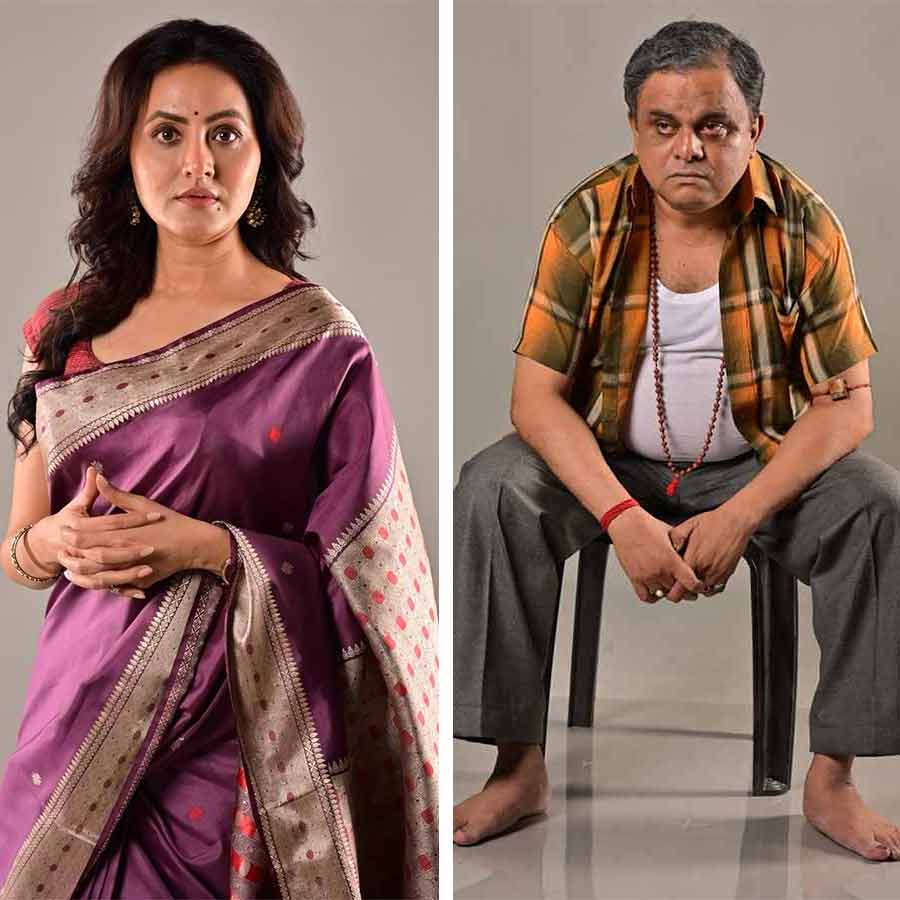 (বাঁ দিকে) অনন্যা বন্দ্যোপাধ্য়ায় এবং ব্রাত্য বসু (ডান দিকে)।