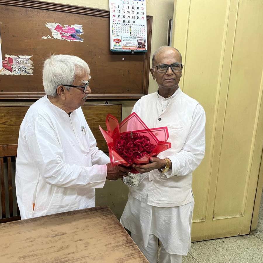 Congress remembers B C Roy with doctor’s security refence, sends wishes to Biman Bose