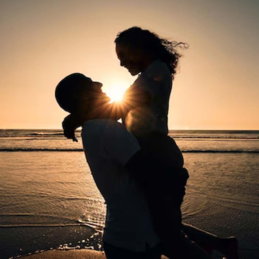 After Sara Ali Khan, Veer Pahariya Sparks Dating Rumours with Tara Sutaria During Romantic Italy Getaway dgtl