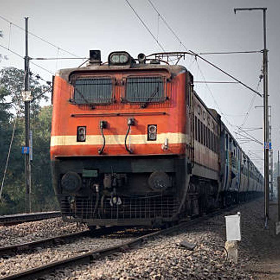 Railways to finalize reservation charts for morning trains by 9pm or release reservation chart eight hours before train departure