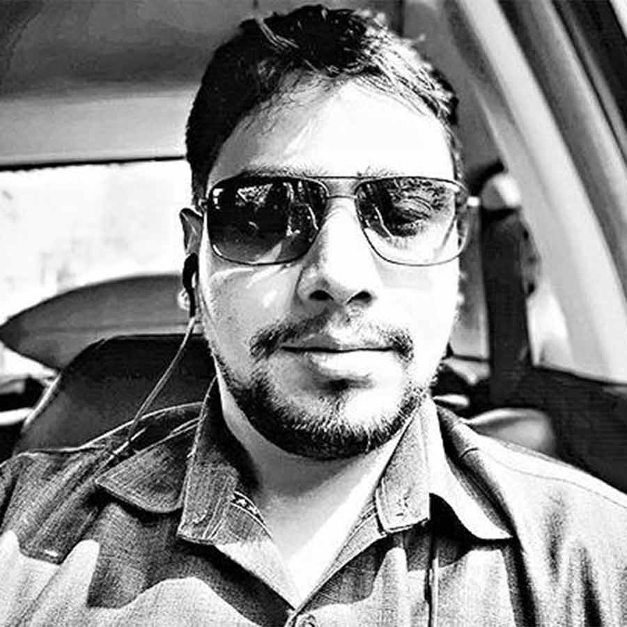 It is alleged that despite repeated calls to the attention of Kolkata Police regarding Rajdeep Maiti's posts on social media, Lalbazar did not take any action