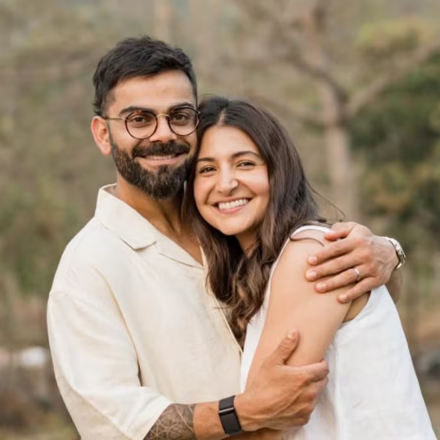 picture of Virat Kohli and Anushka Sharma