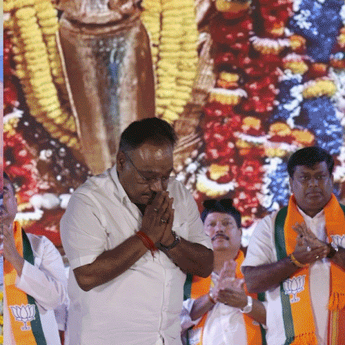 Photo of Kali Idol at the Dias of BJP state President’s felicitation, Is it a new model of Hindutva, Exclusively for Bengal