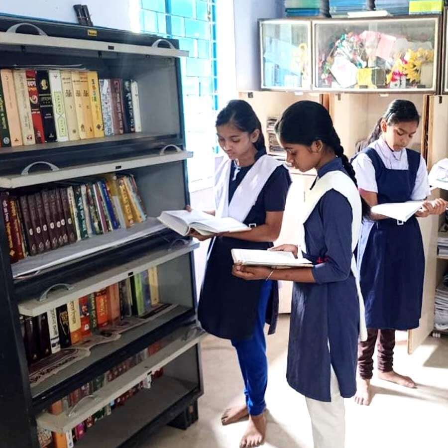 After 11 years without librarian appointments, government orders one librarian to oversee two schools dgtl