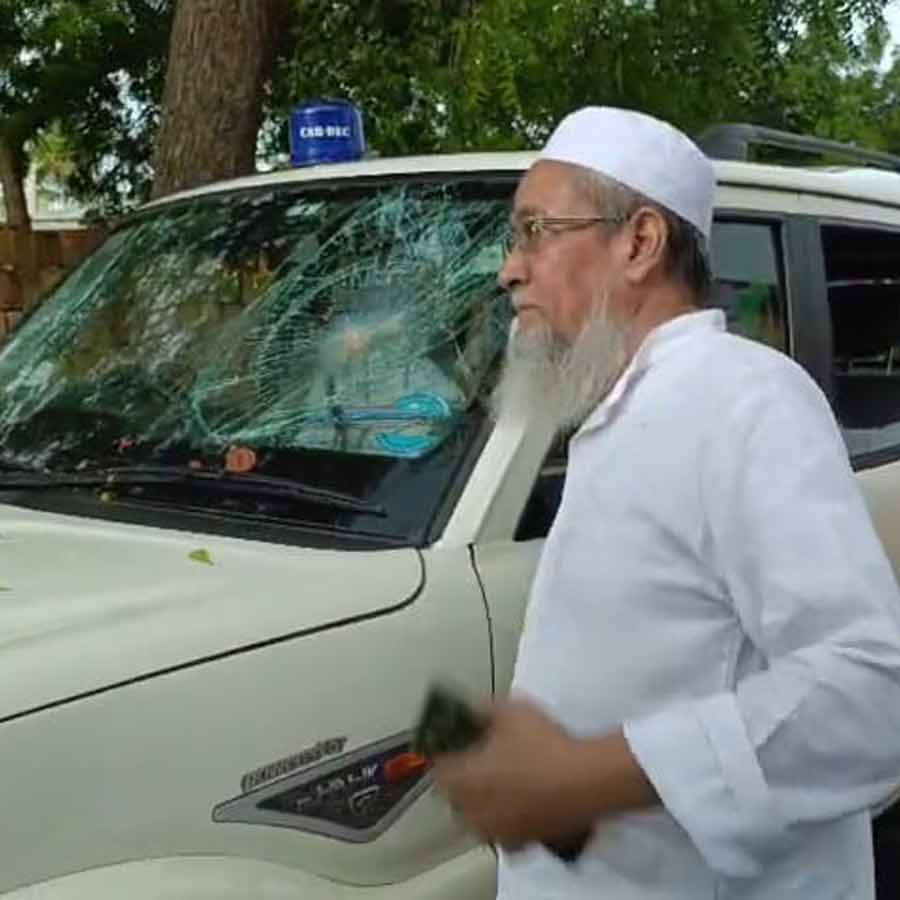 Five accused arrested in alleged vandalism of car of minister Siddiqullah Chowdhury dgtld