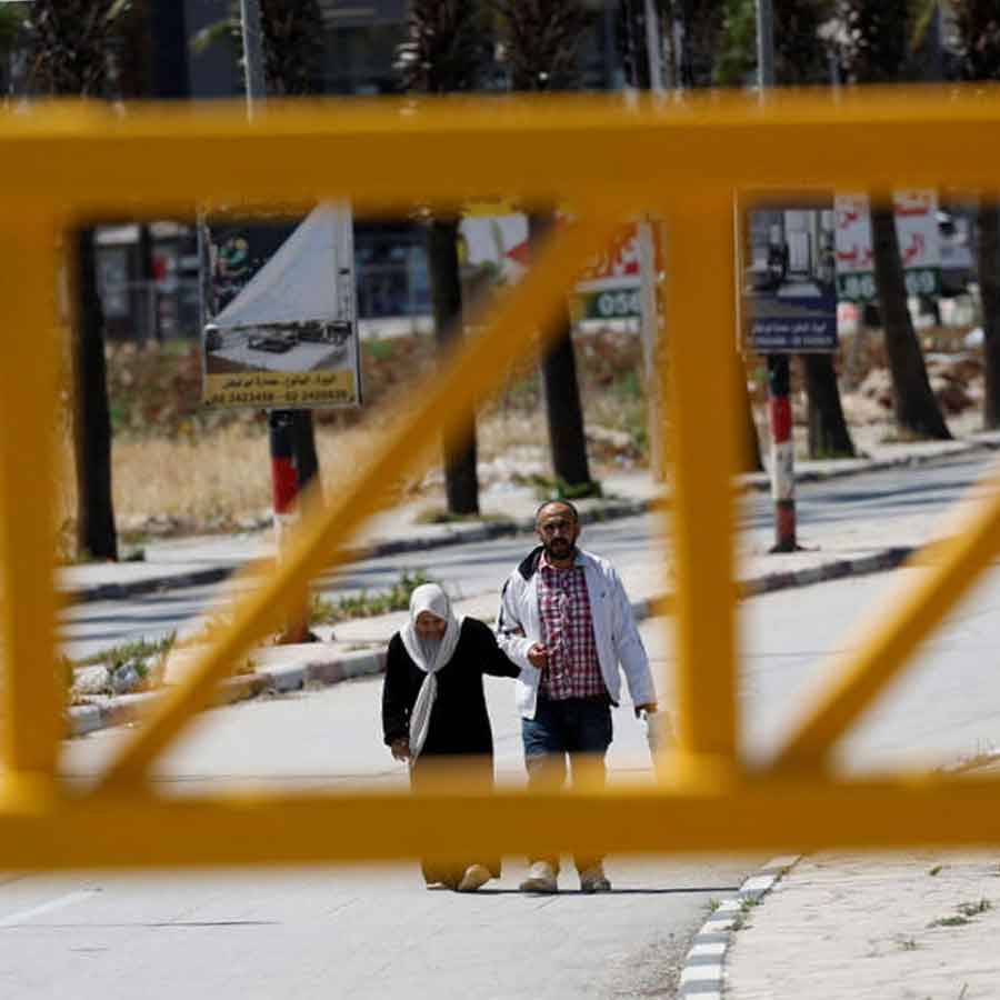 West Bank Palestinian town  Turns Into ‘Big Prison’ as Israel Erects High Fence and Seals Exits dgtl