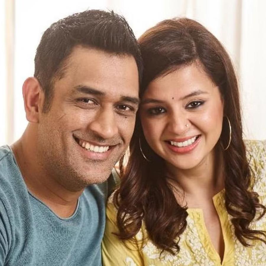 picture of MS Dhoni and Sakshi Dhoni
