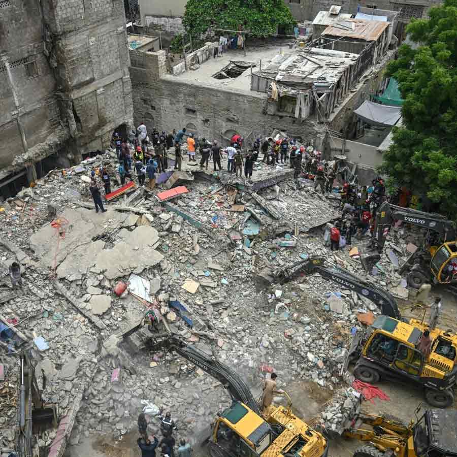 A five-storey building collapsed in Karachi of Pakistan, many died dgtl