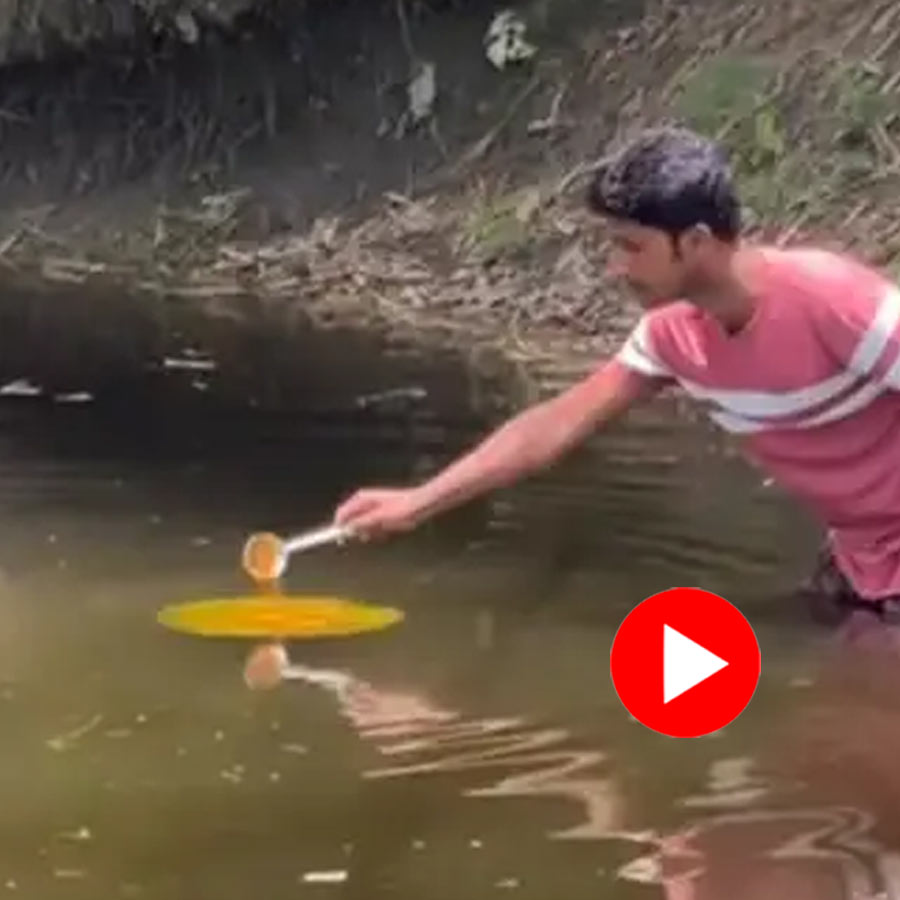 a man tried haldi trend into a pond