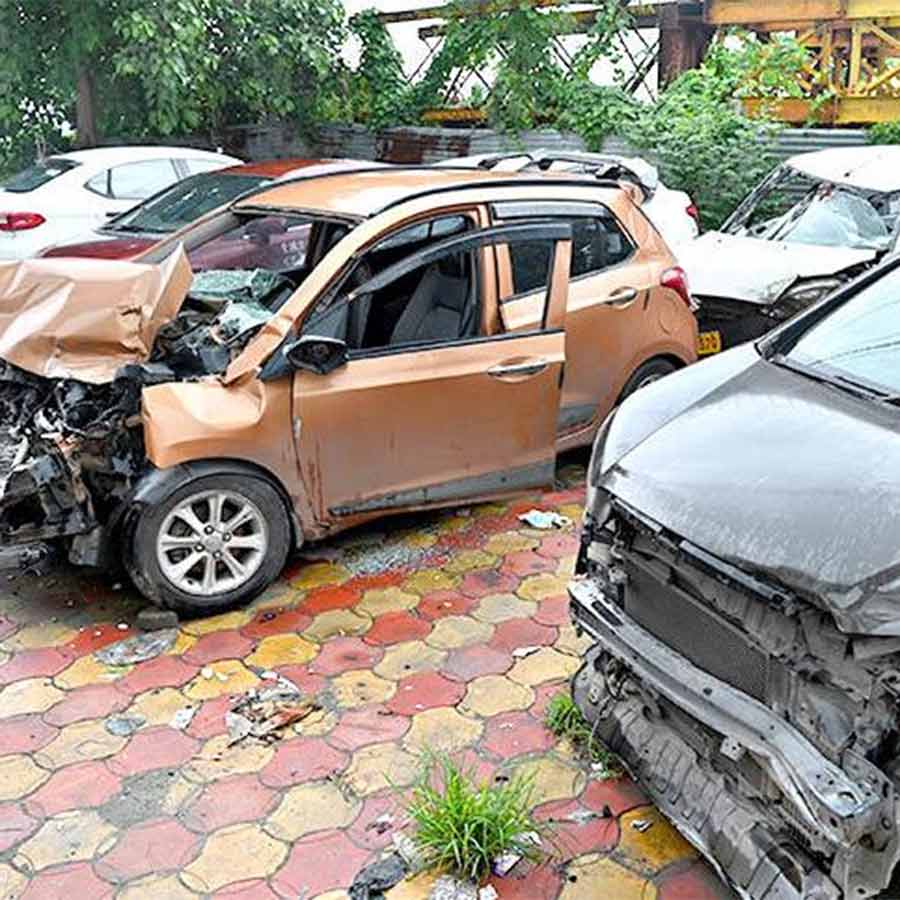 The pile of impounded cars becomes dangerous during the monsoon, Lalbazar takes initiative to remove those