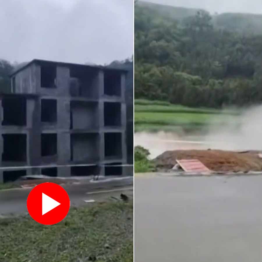 Video shows an under construction building collapse on river in South China