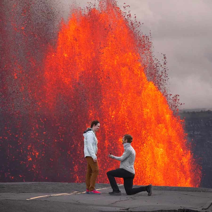 Couple got engaged in front of volcano in Kilauea in the Hawaiian islands dgtl