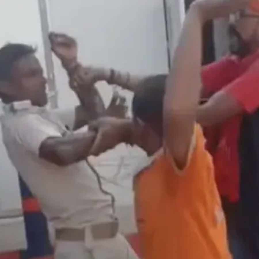 Police officer asked for rupees 120 petrol, he got rupees 720 petrol, what happened next dgtl