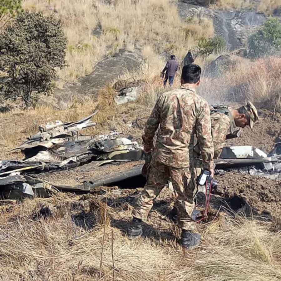 Pakistan’s nuclear weapons are controlled by US General, says former CIA officer