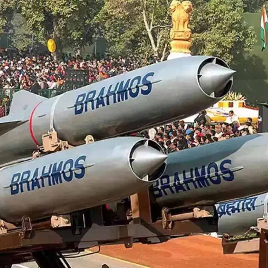 Pakistan’s nuclear weapons are controlled by US General, says former CIA officer