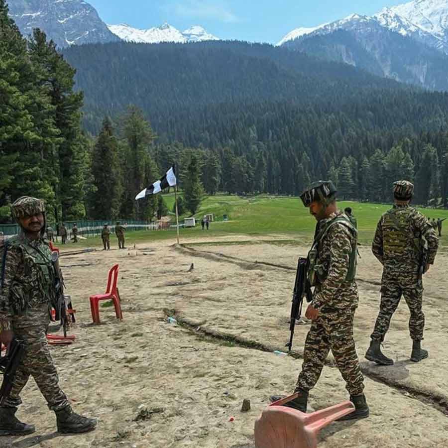 Pakistan’s nuclear weapons are controlled by US General, says former CIA officer