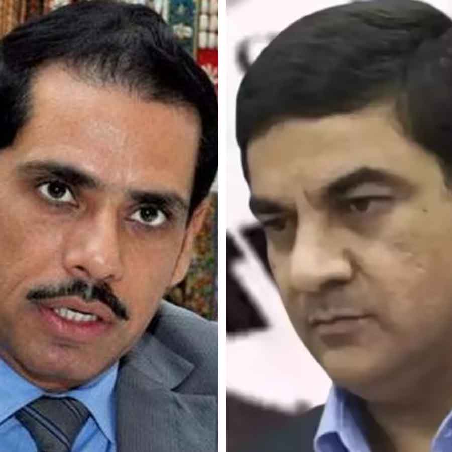 A Delhi Sepical court declared arms dealar Sanjay Bhandari as fugitive