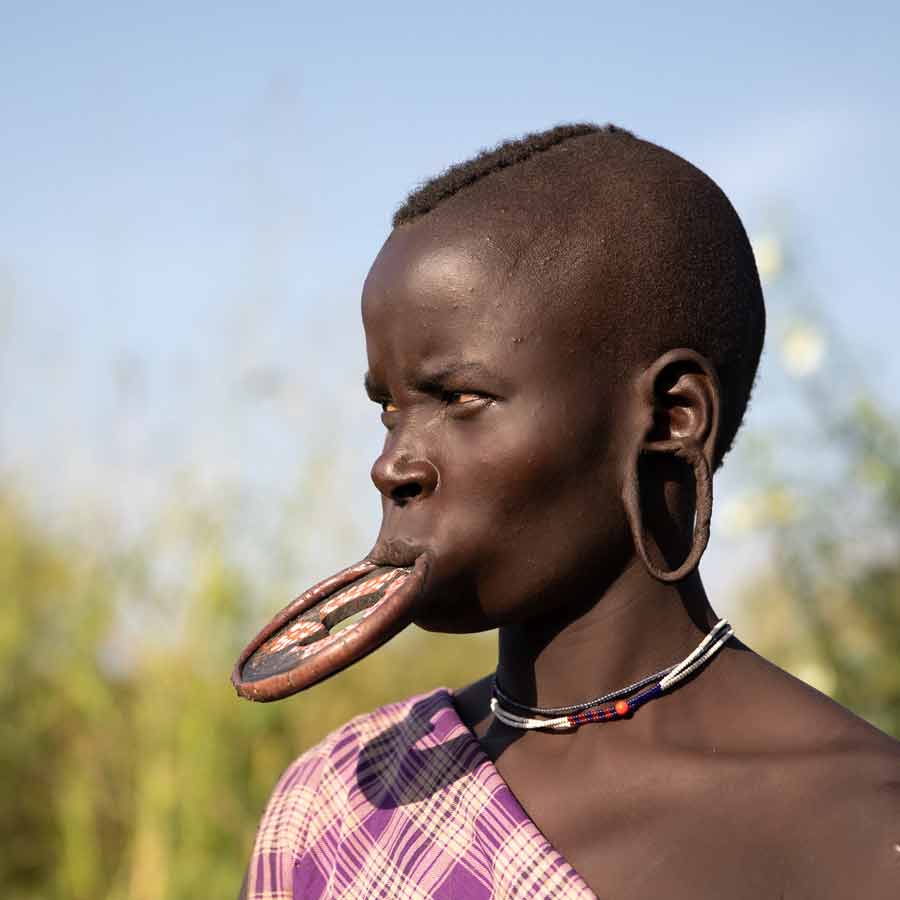 Cut lips as mark of beauty